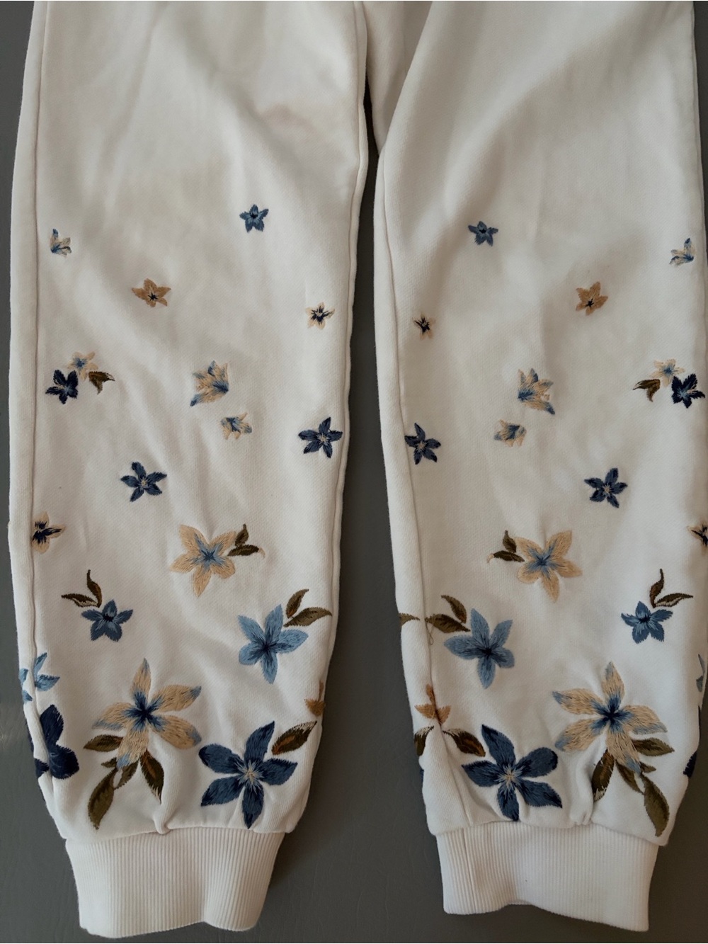 Driftwood Women’s Pants Floral Embroidered Joggers Sweatpants White size Medium - Picture 12 of 14